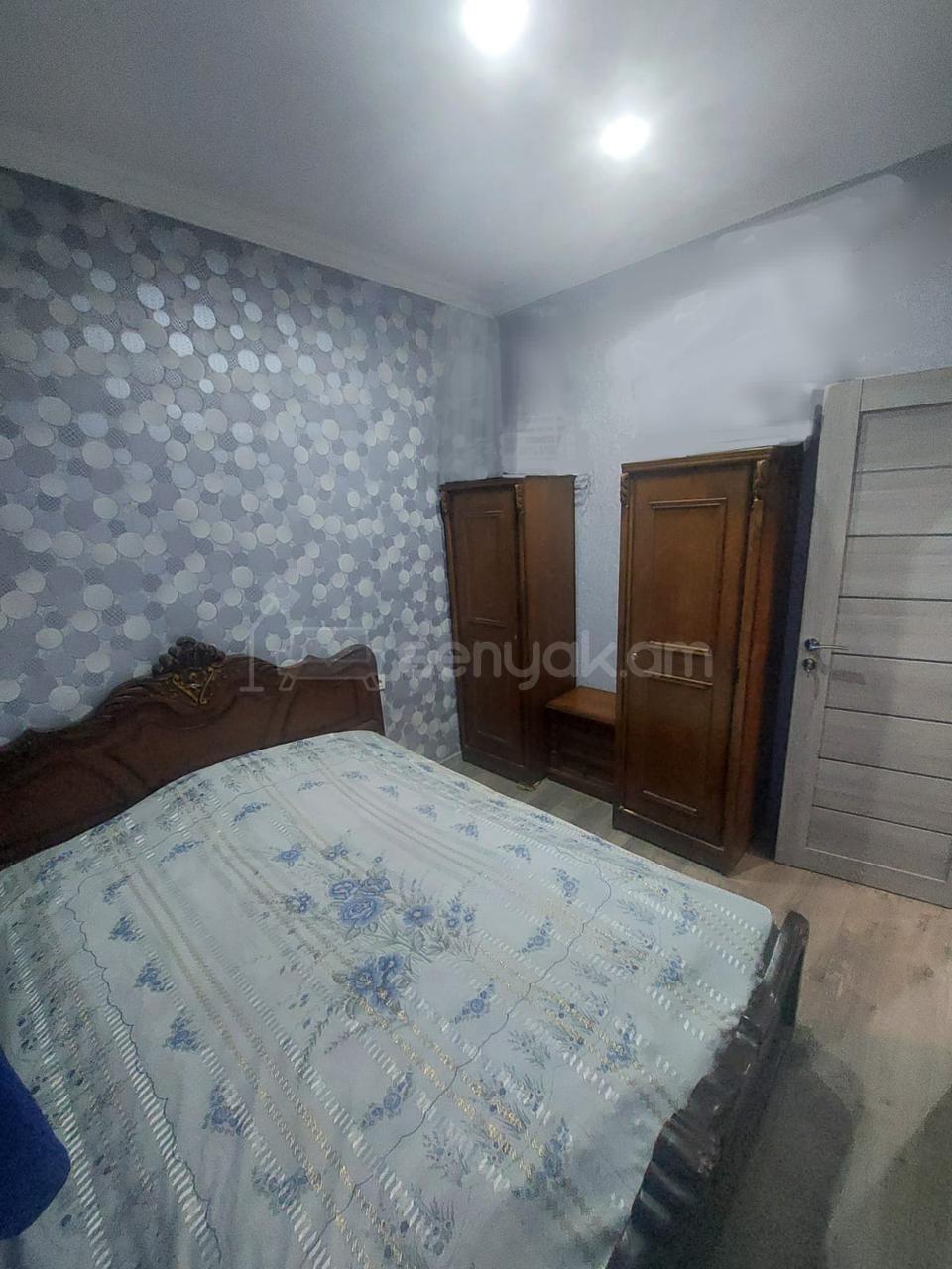 3 Սենյականոց Բնակարան Քարե Շենքում, 60քմ, 3/5 հարկ, Նորմալ Վիճակում, Կահավորված