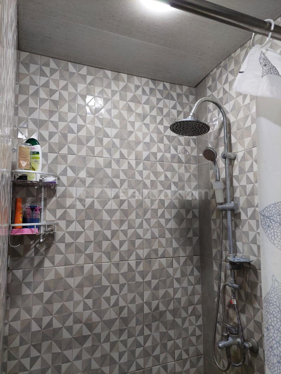 3 Սենյականոց Բնակարան Քարե Շենքում, 60քմ, 3/5 հարկ, Նորմալ Վիճակում, Կահավորված