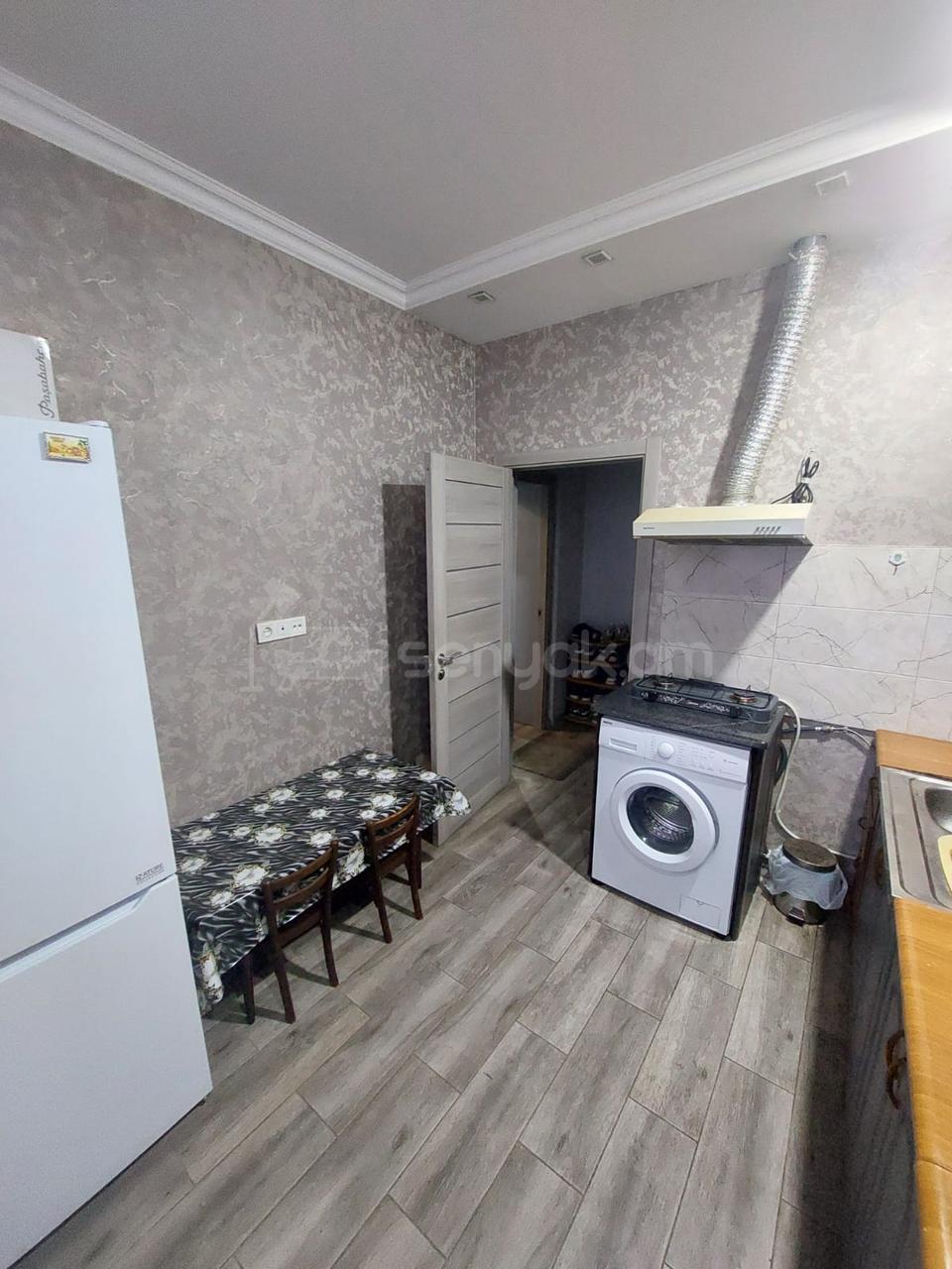 3 Սենյականոց Բնակարան Քարե Շենքում, 60քմ, 3/5 հարկ, Նորմալ Վիճակում, Կահավորված