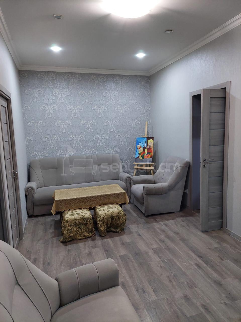 3 Սենյականոց Բնակարան Քարե Շենքում, 60քմ, 3/5 հարկ, Նորմալ Վիճակում, Կահավորված