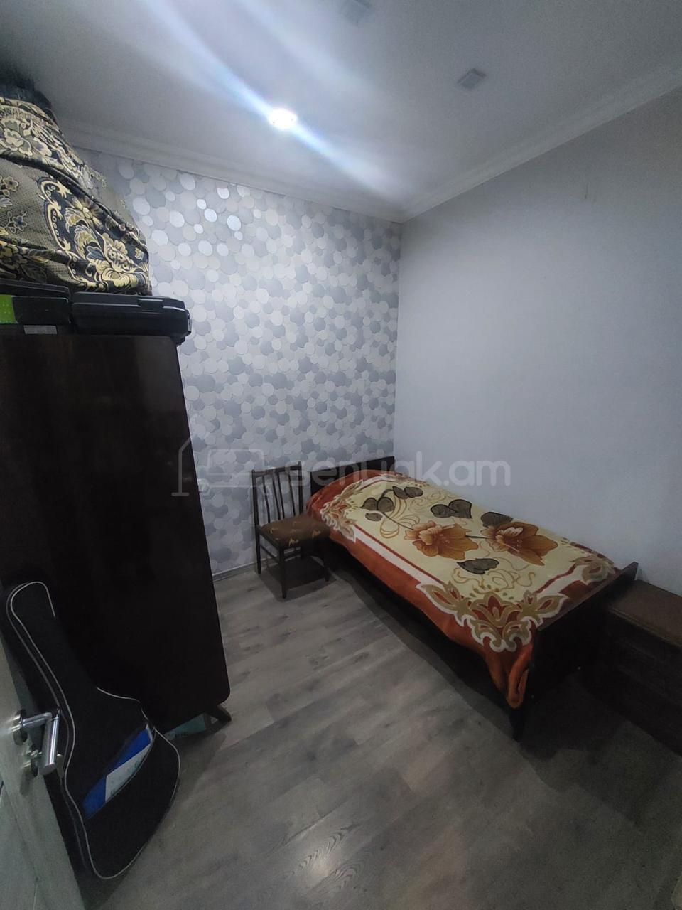 3 Սենյականոց Բնակարան Քարե Շենքում, 60քմ, 3/5 հարկ, Նորմալ Վիճակում, Կահավորված