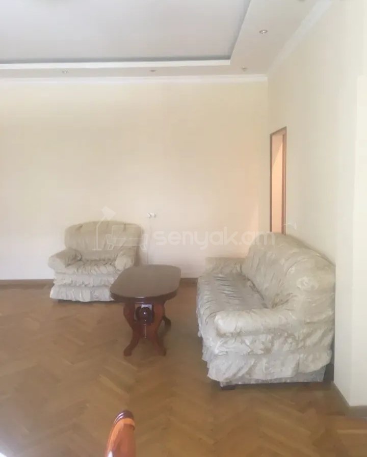 3 Սենյականոց Բնակարան Քարե Շենքում, 96քմ, 2/3 հարկ, Նորմալ Վիճակում, Կահավորված