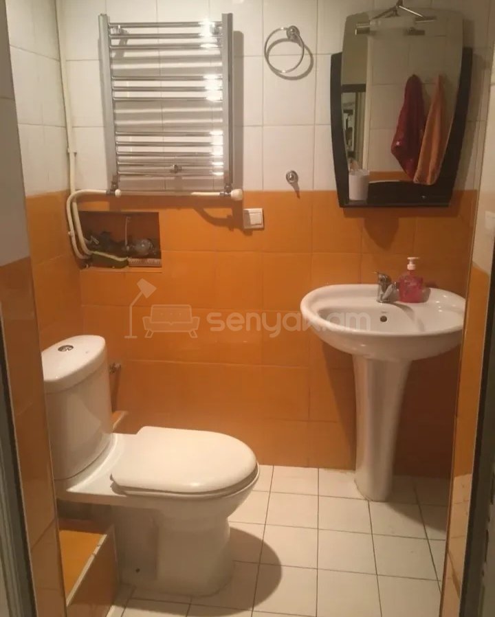 3 Սենյականոց Բնակարան Քարե Շենքում, 96քմ, 2/3 հարկ, Նորմալ Վիճակում, Կահավորված