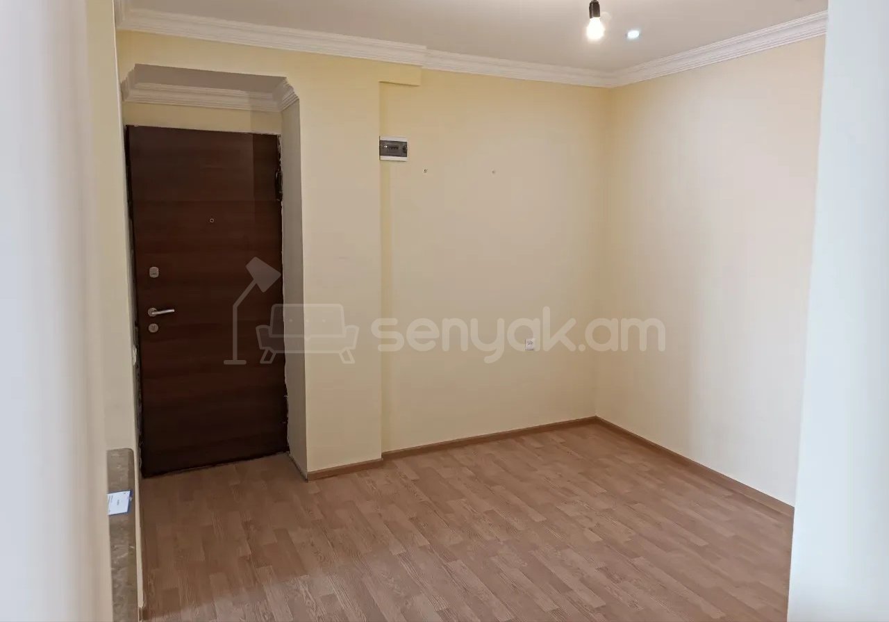 3 Սենյականոց Բնակարան, 100քմ, 9/9 հարկ, Նորմալ Վիճակում, Մասամբ Կահավորված