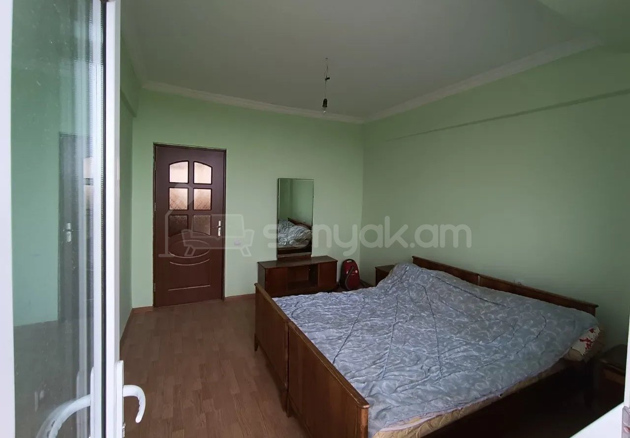 3 Սենյականոց Բնակարան, 100քմ, 9/9 հարկ, Նորմալ Վիճակում, Մասամբ Կահավորված