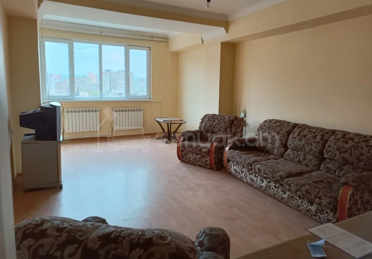 3 Սենյականոց Բնակարան, 100քմ, 9/9 հարկ, Նորմալ Վիճակում, Մասամբ Կահավորված