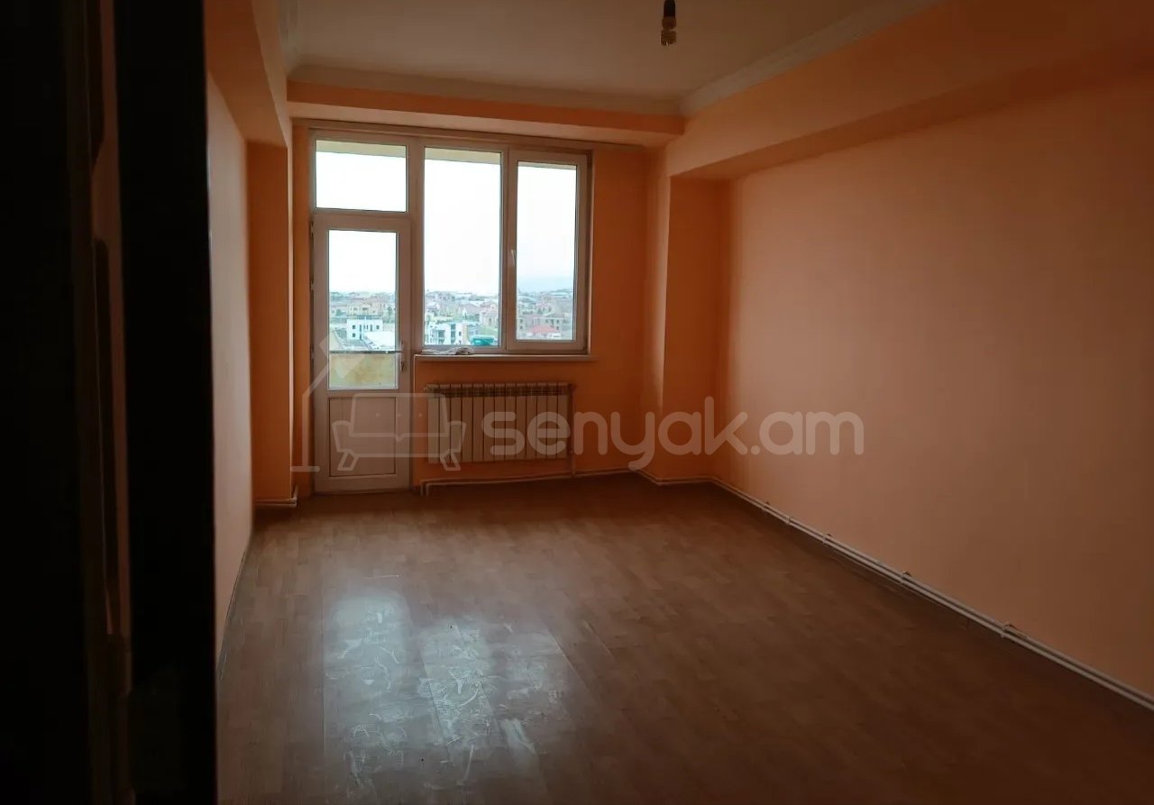 3 Սենյականոց Բնակարան, 100քմ, 9/9 հարկ, Նորմալ Վիճակում, Մասամբ Կահավորված