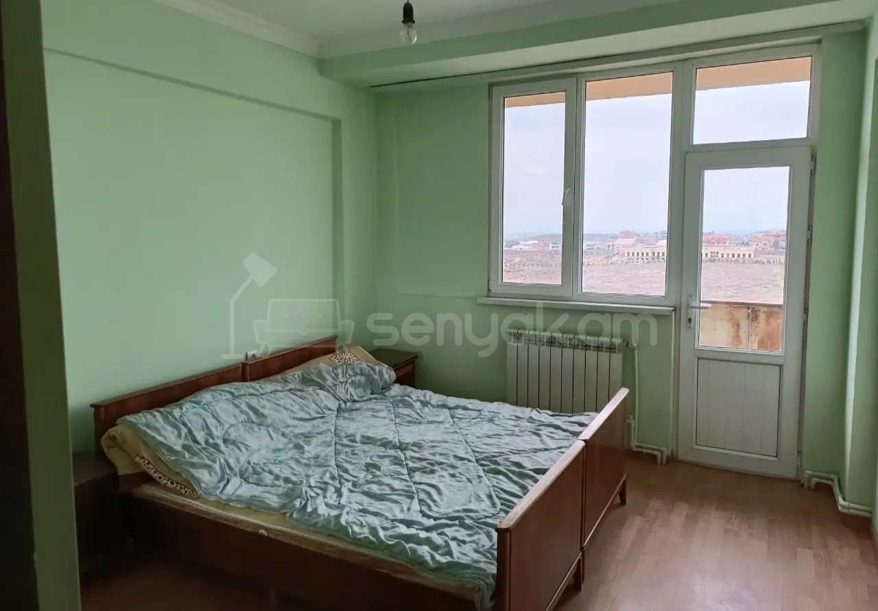 3 Սենյականոց Բնակարան, 100քմ, 9/9 հարկ, Նորմալ Վիճակում, Մասամբ Կահավորված