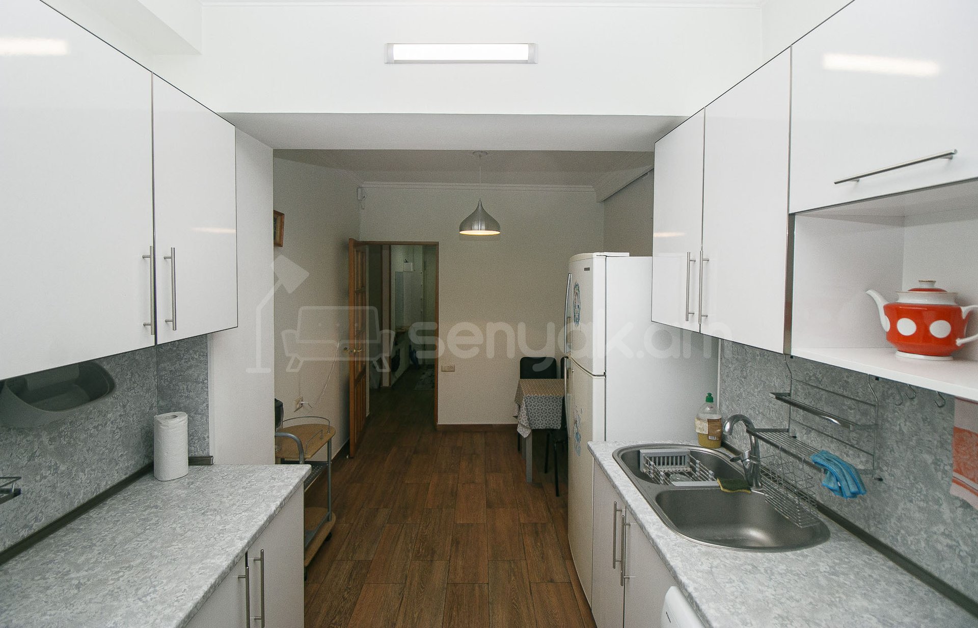 1 Սենյականոց Բնակարան Քարե Շենքում, 60քմ, 6/6 հարկ, Կապիտալ Վերանորոգված