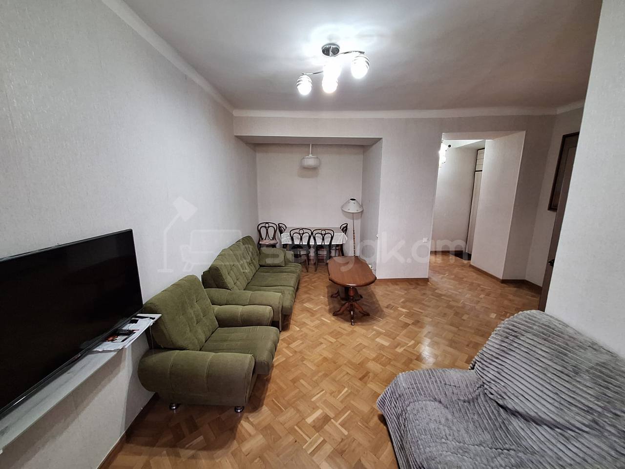 2 Սենյականոց Բնակարան Քարե Շենքում, 70քմ, 3/5 հարկ, Նորմալ Վիճակում, Կահավորված, Արևկող