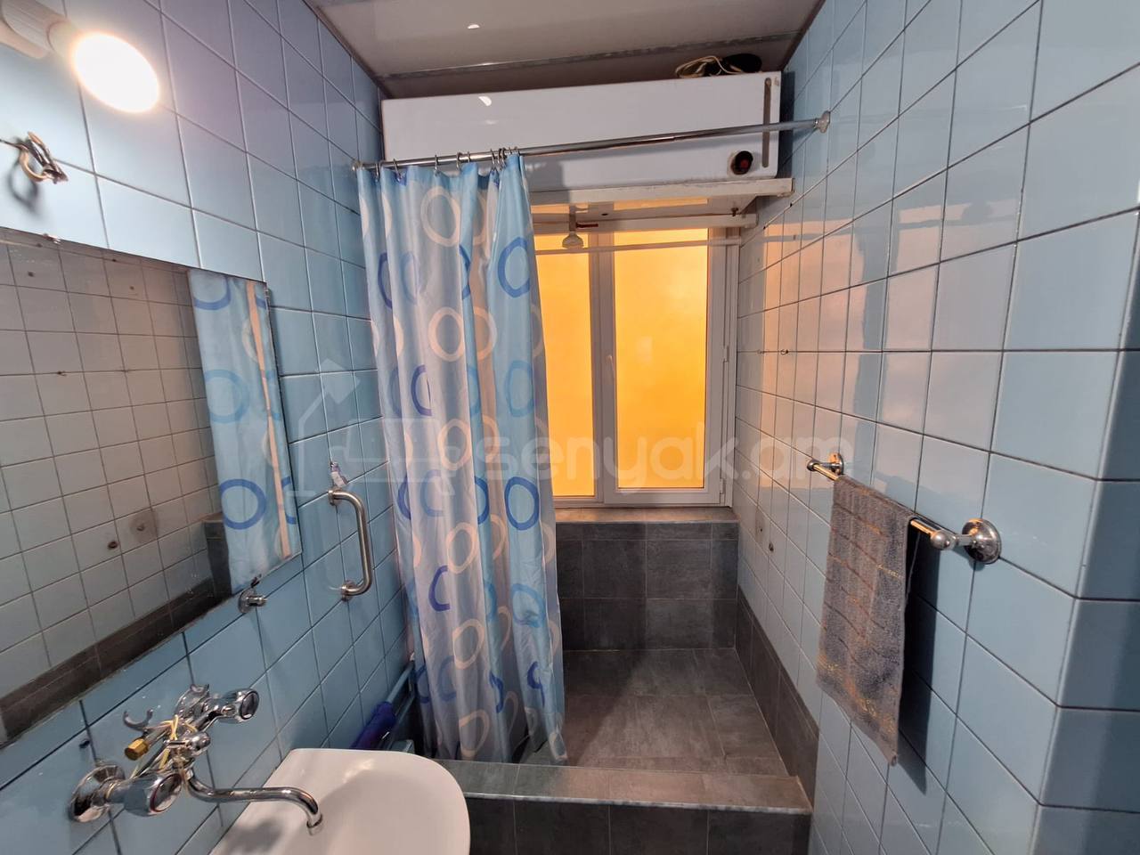 2 Սենյականոց Բնակարան Քարե Շենքում, 70քմ, 3/5 հարկ, Նորմալ Վիճակում, Կահավորված, Արևկող