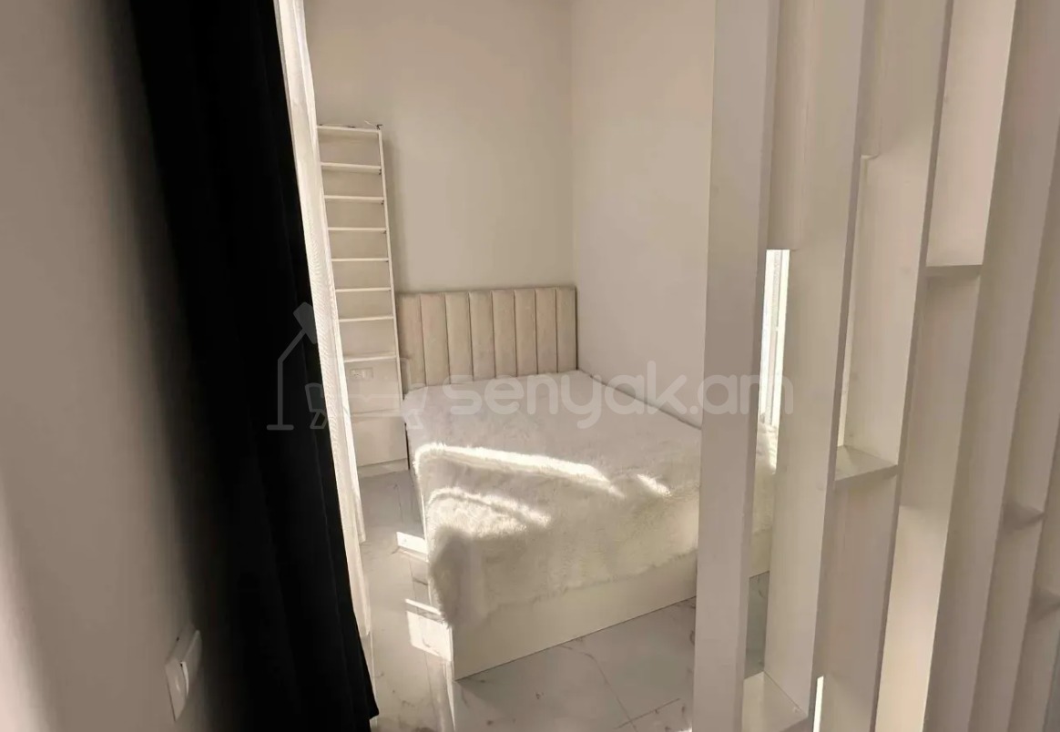 1 Սենյականոց Բնակարան Քարե Շենքում, 32քմ, 2/5 հարկ, Դիզայներական Վերանորոգված, Կահավորված, Արևկող