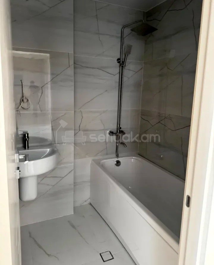 4 Սենյականոց Բնակարան Նորակառույցում, 112քմ, 10/16 հարկ, Կապիտալ Վերանորոգված