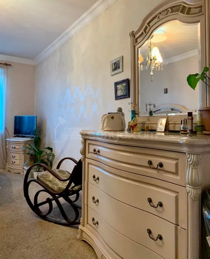 3 Սենյականոց Բնակարան Քարե Շենքում, 72քմ, 5/5 հարկ, Նորմալ Վիճակում