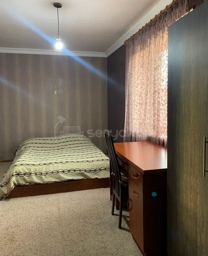 3 Սենյականոց Բնակարան Քարե Շենքում, 72քմ, 5/5 հարկ, Նորմալ Վիճակում