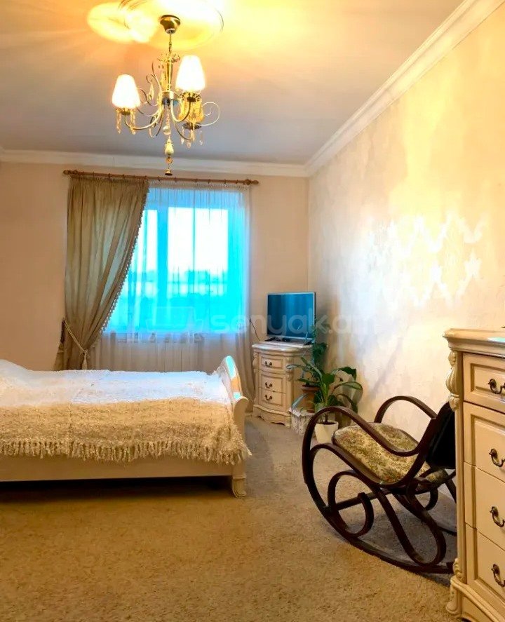 3 Սենյականոց Բնակարան Քարե Շենքում, 72քմ, 5/5 հարկ, Նորմալ Վիճակում