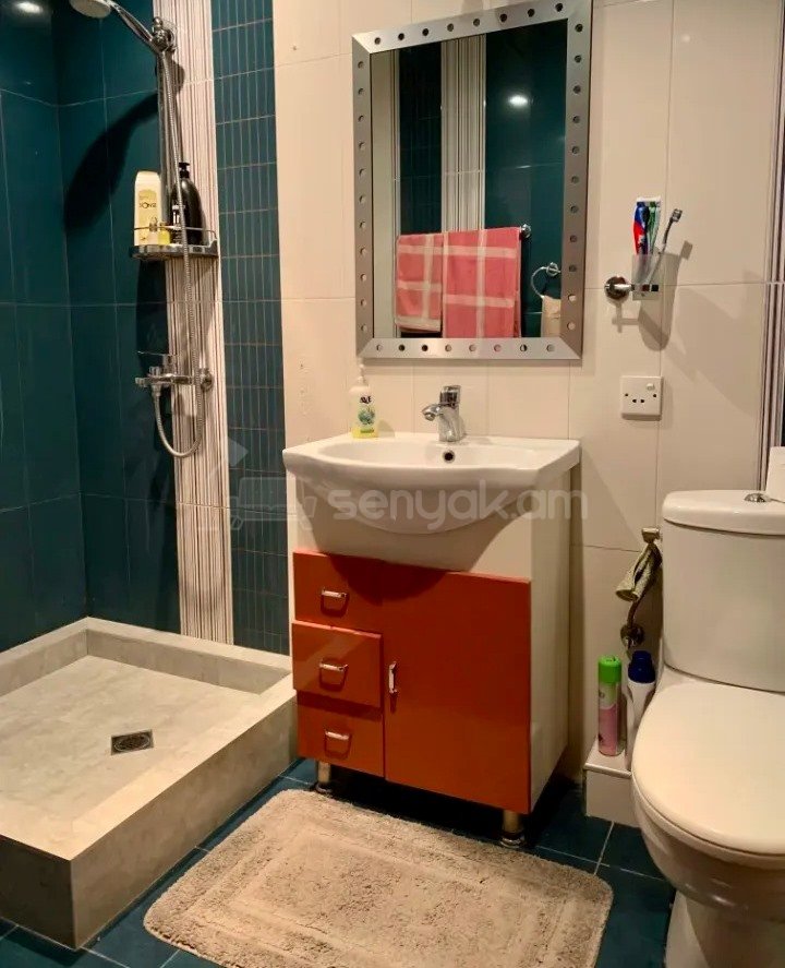 3 Սենյականոց Բնակարան Քարե Շենքում, 72քմ, 5/5 հարկ, Նորմալ Վիճակում