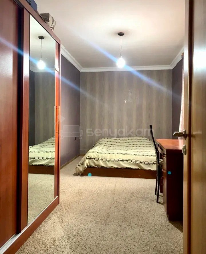 3 Սենյականոց Բնակարան Քարե Շենքում, 72քմ, 5/5 հարկ, Նորմալ Վիճակում