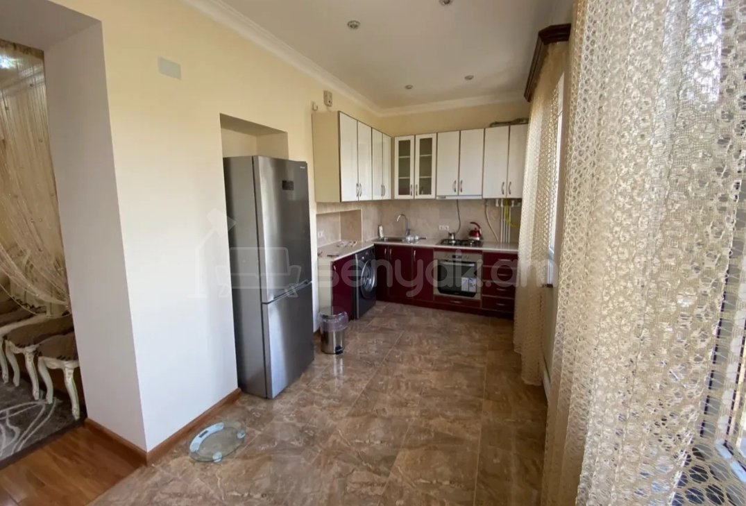 3 Սենյականոց Բնակարան Քարե Շենքում, 73քմ, 2/4 հարկ, Կապիտալ Վերանորոգված, Կահավորված, Արևկող