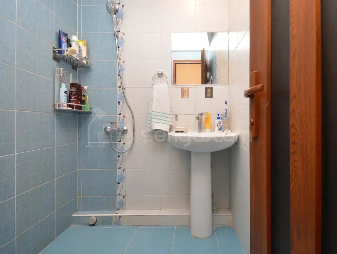 7 Սենյականոց Բնակարան Քարե Շենքում, 55քմ, 5/5 հարկ, Զրոյական Վիճակում