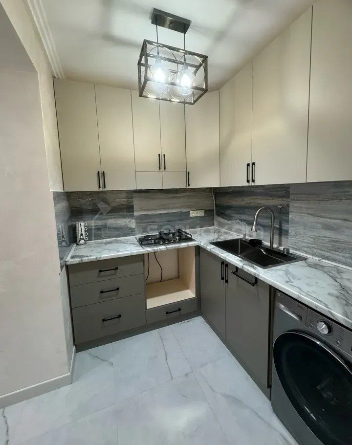 2 Սենյականոց Բնակարան Քարե Շենքում, 60քմ, 2/5 հարկ, Կապիտալ Վերանորոգված