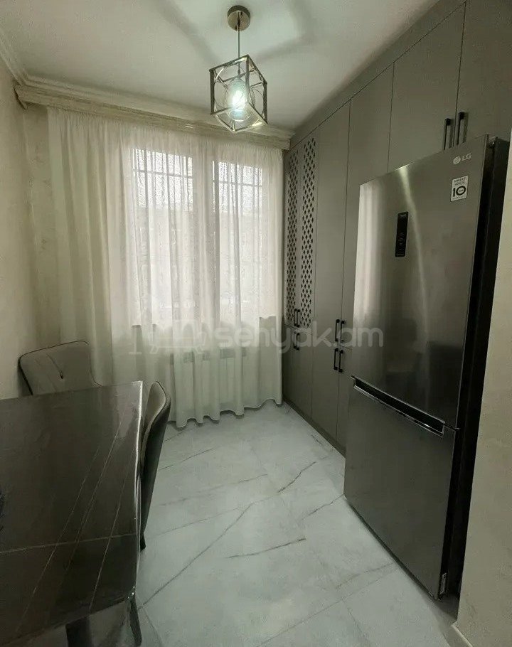 2 Սենյականոց Բնակարան Քարե Շենքում, 60քմ, 2/5 հարկ, Կապիտալ Վերանորոգված