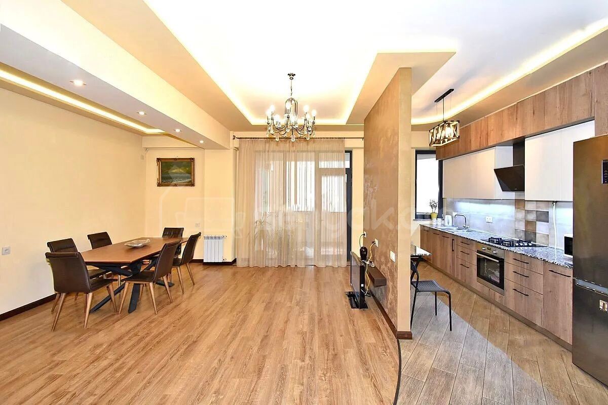 4 Սենյականոց Բնակարան Նորակառույցում, 115քմ, 13/18 հարկ, Կապիտալ Վերանորոգված