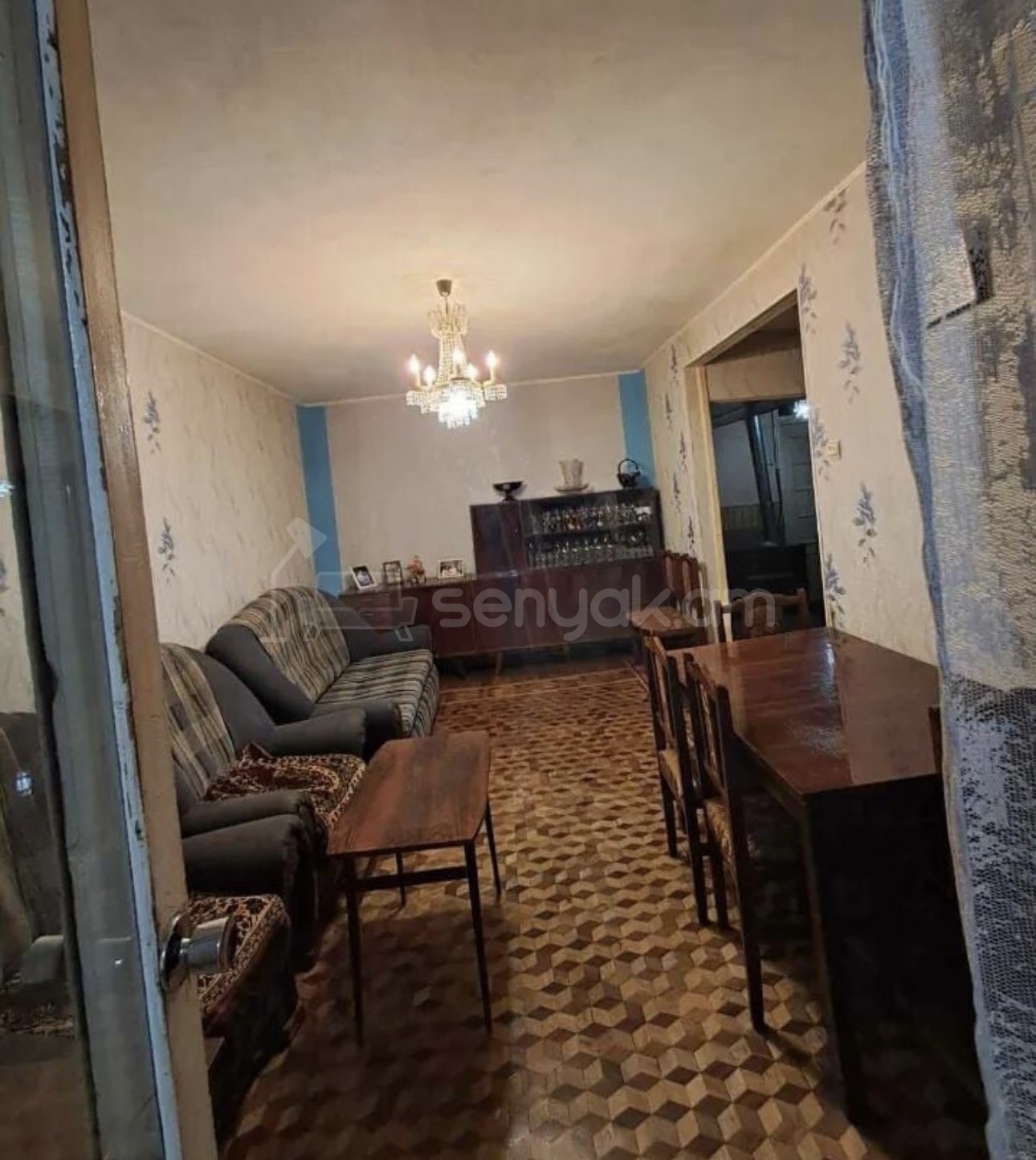 3 Սենյականոց Բնակարան Քարե Շենքում, 77քմ, 2/5 հարկ, Նորմալ Վիճակում, Կահավորված, Արևկող