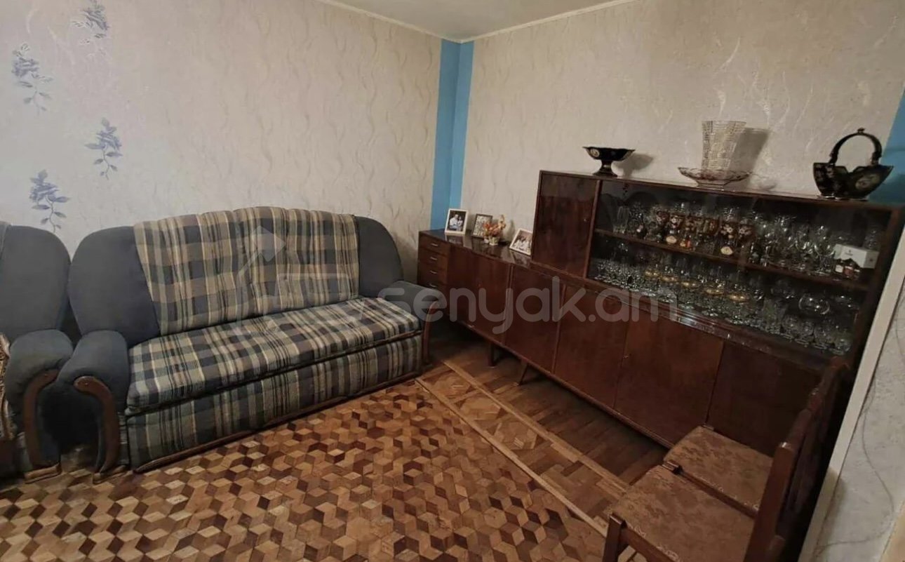 3 Սենյականոց Բնակարան Քարե Շենքում, 77քմ, 2/5 հարկ, Նորմալ Վիճակում, Կահավորված, Արևկող