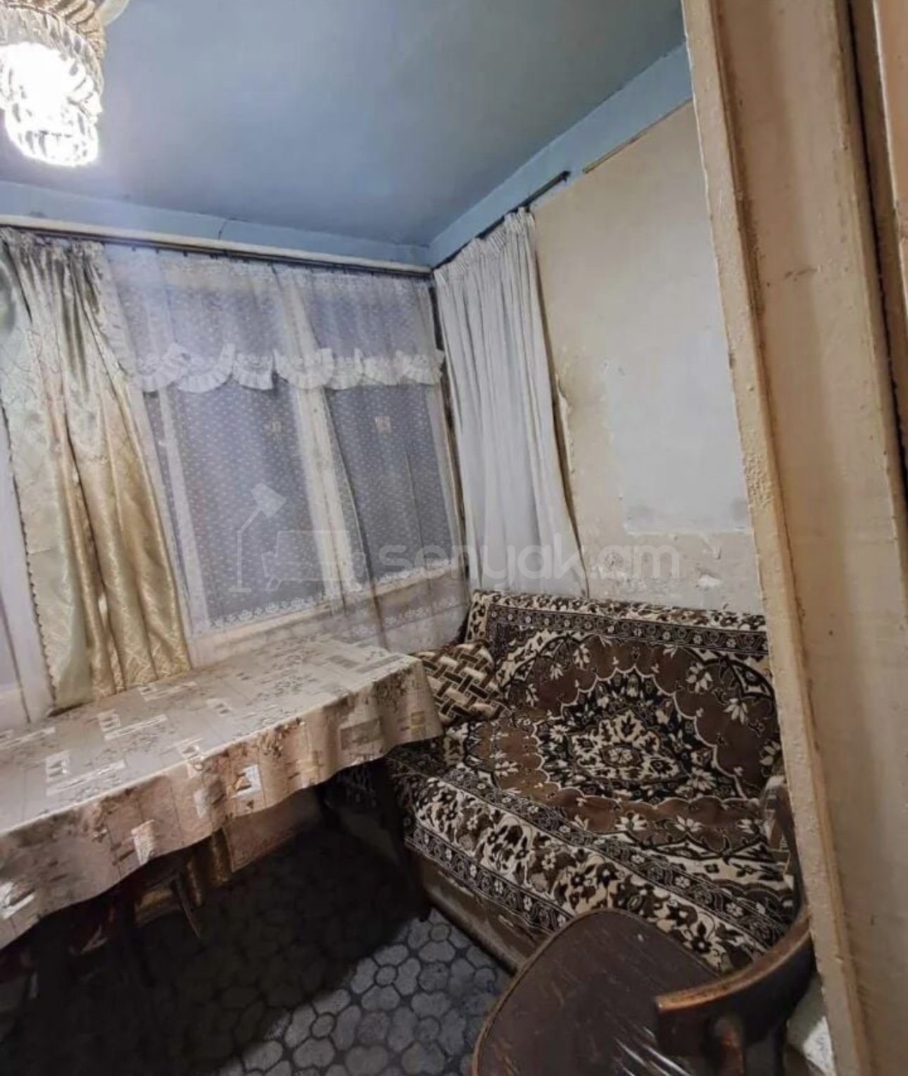 3 Սենյականոց Բնակարան Քարե Շենքում, 77քմ, 2/5 հարկ, Նորմալ Վիճակում, Կահավորված, Արևկող