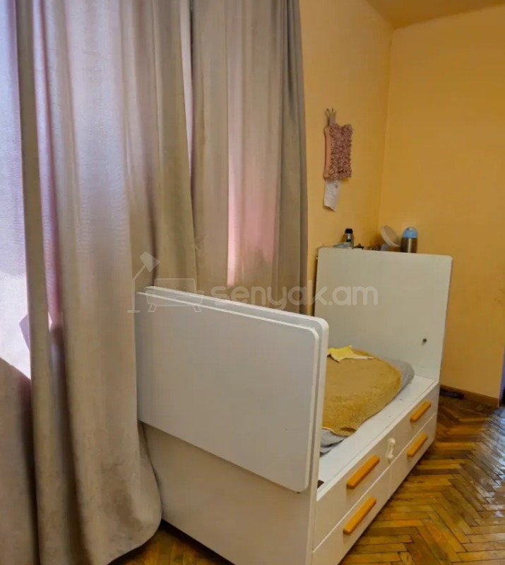 3 Սենյականոց Բնակարան Քարե Շենքում, 78քմ, 3/5 հարկ, Կապիտալ Վերանորոգված