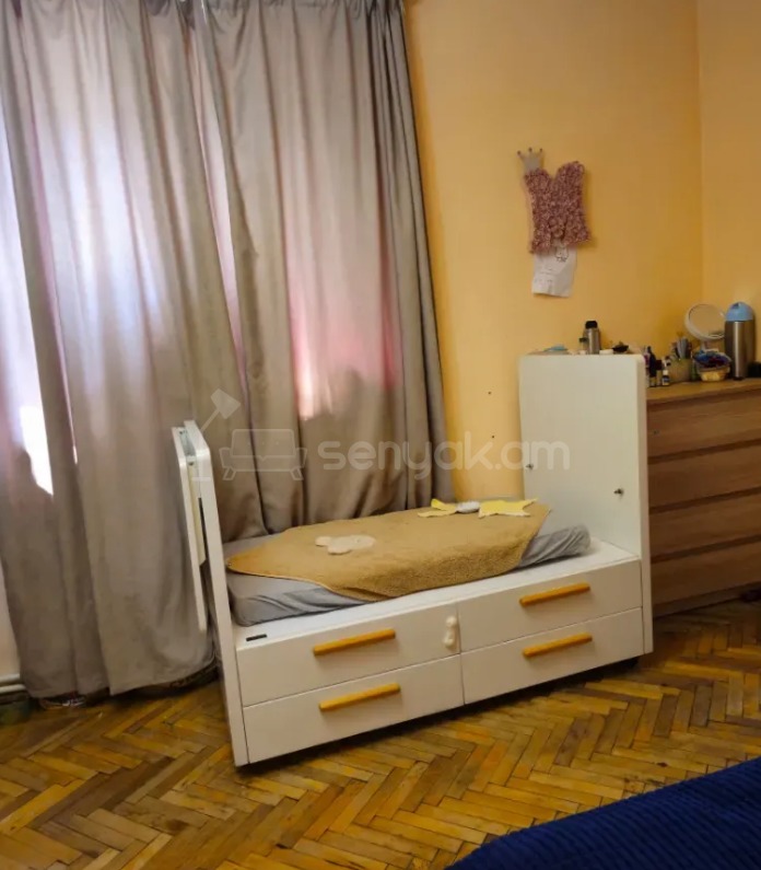 3 Սենյականոց Բնակարան Քարե Շենքում, 78քմ, 3/5 հարկ, Կապիտալ Վերանորոգված