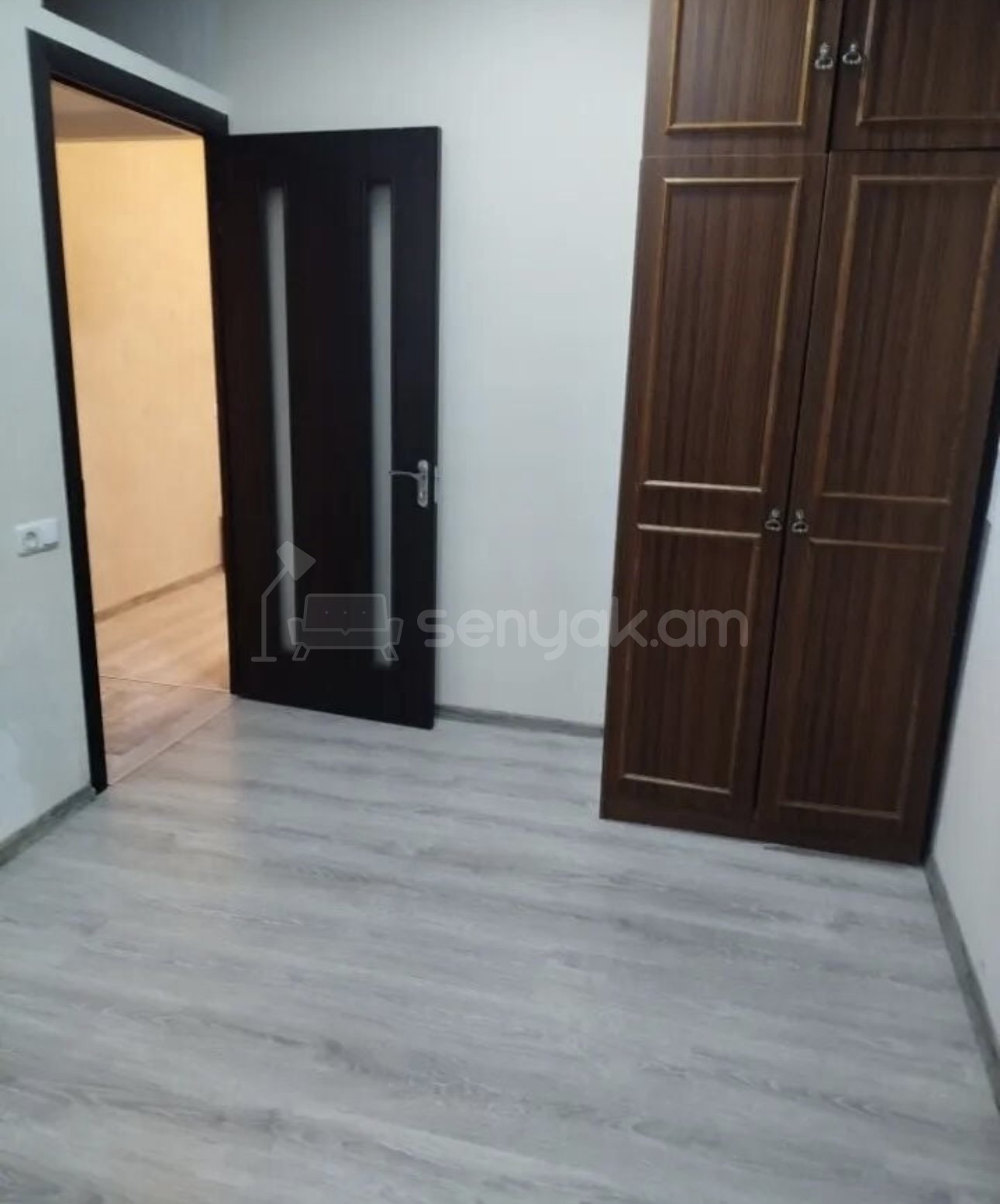 2 Սենյականոց Բնակարան Քարե Շենքում, 55քմ, 5/5 հարկ, Նորմալ Վիճակում, Կահավորված, Արևկող