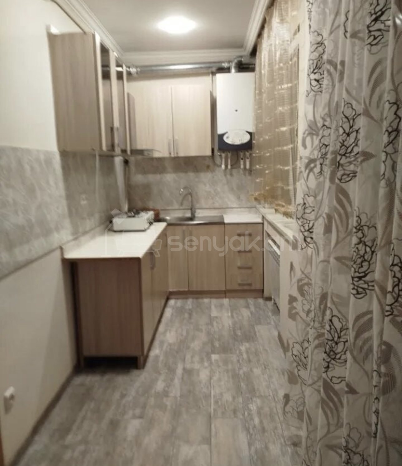 2 Սենյականոց Բնակարան Քարե Շենքում, 55քմ, 5/5 հարկ, Նորմալ Վիճակում, Կահավորված, Արևկող