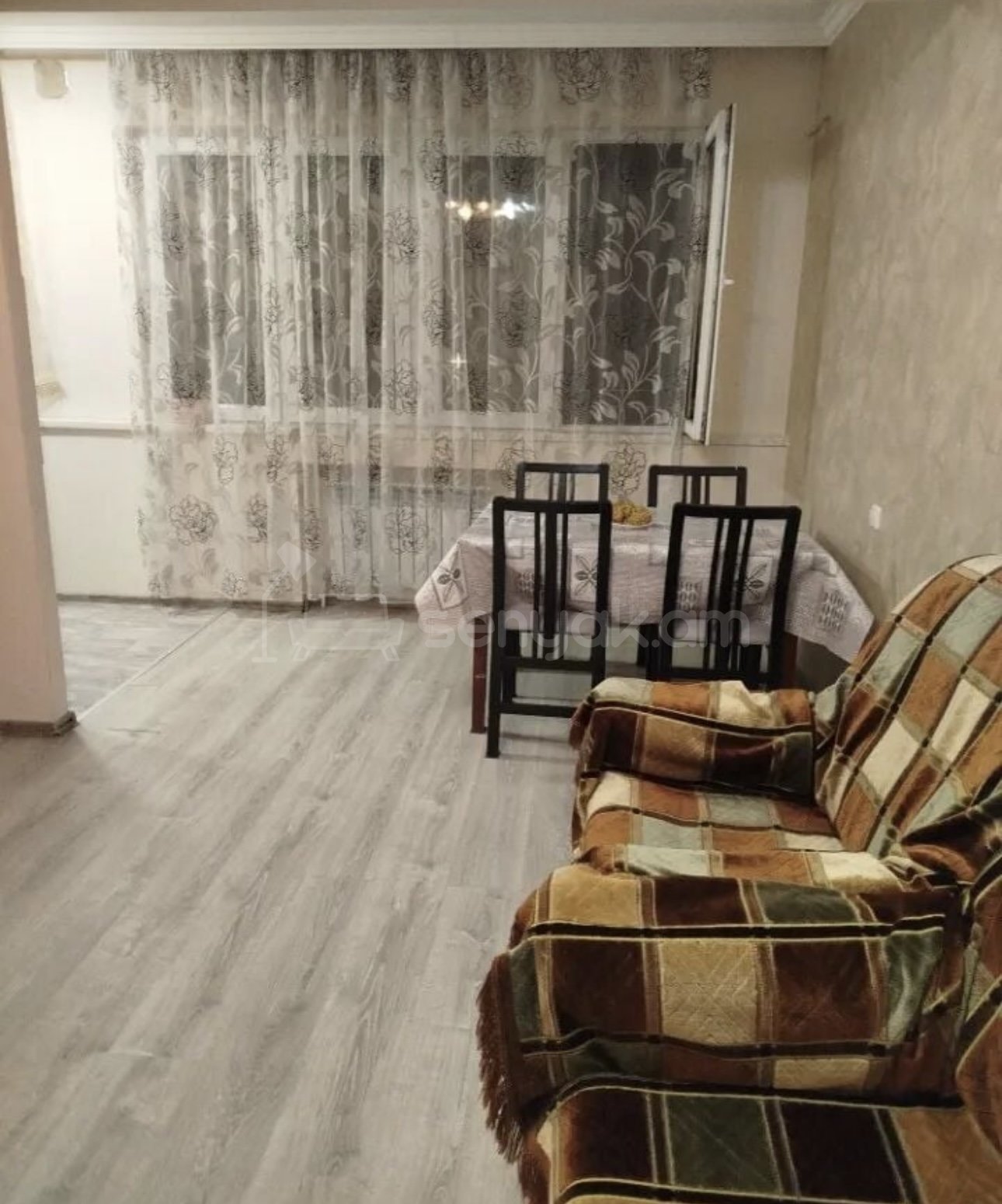 2 Սենյականոց Բնակարան Քարե Շենքում, 55քմ, 5/5 հարկ, Նորմալ Վիճակում, Կահավորված, Արևկող