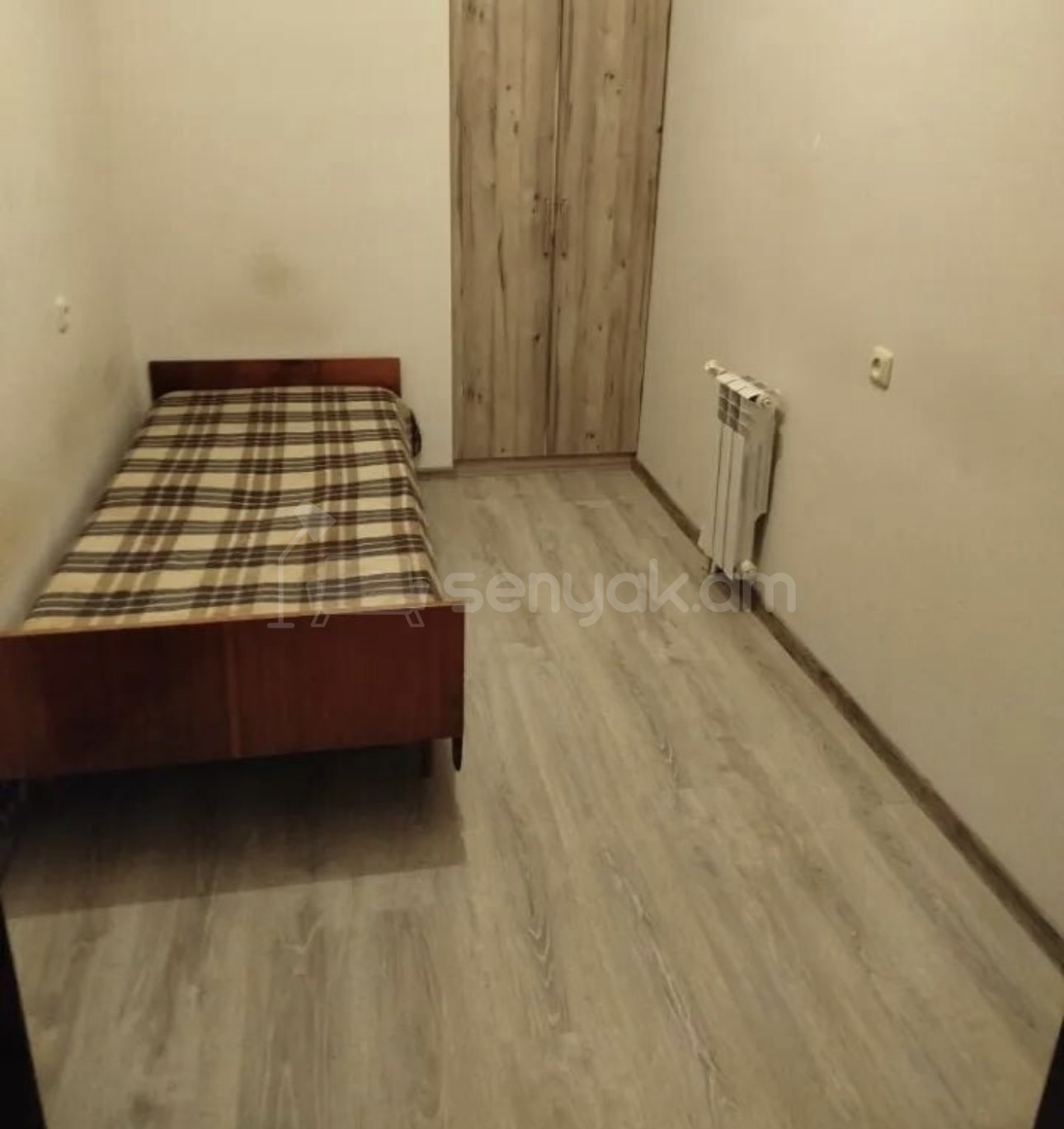 2 Սենյականոց Բնակարան Քարե Շենքում, 55քմ, 5/5 հարկ, Նորմալ Վիճակում, Կահավորված, Արևկող