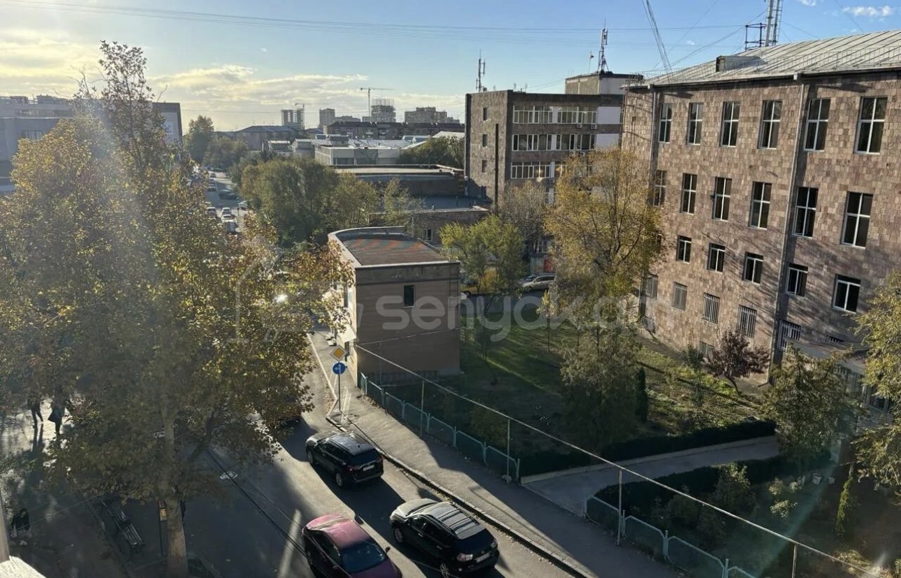 3 Սենյականոց Բնակարան Քարե Շենքում, 89քմ, 5/5 հարկ, Դիզայներական Վերանորոգված, Կահավորված, Արևկող