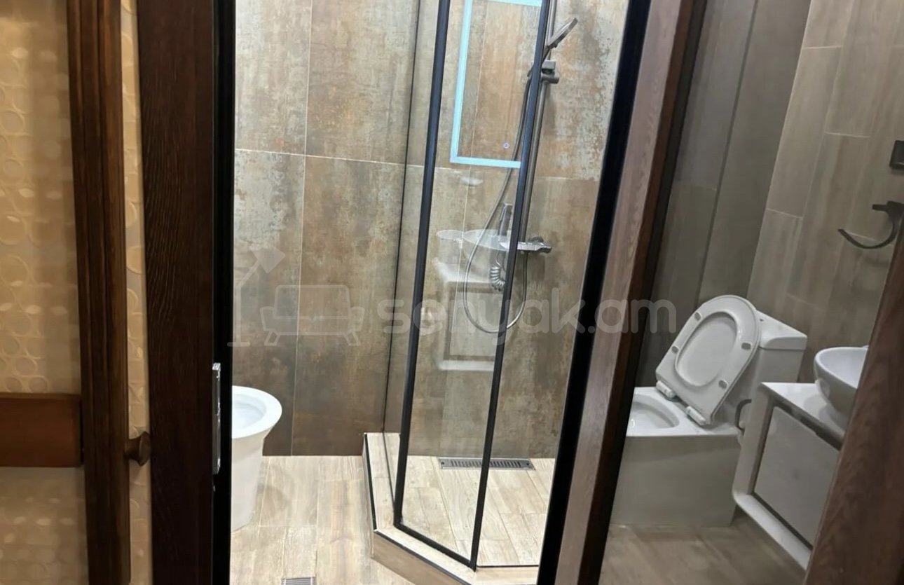 3 Սենյականոց Բնակարան Քարե Շենքում, 89քմ, 5/5 հարկ, Դիզայներական Վերանորոգված, Կահավորված, Արևկող