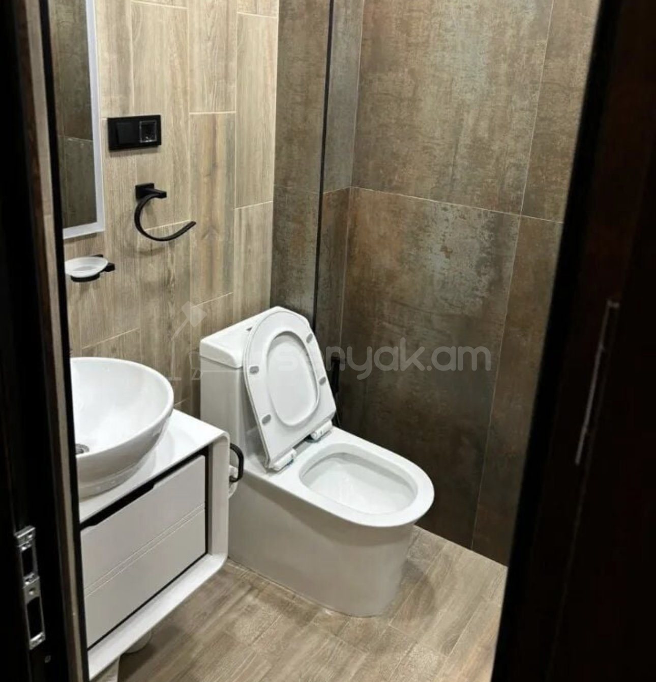 3 Սենյականոց Բնակարան Քարե Շենքում, 89քմ, 5/5 հարկ, Դիզայներական Վերանորոգված, Կահավորված, Արևկող