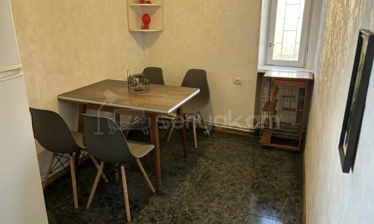 3 Սենյականոց Բնակարան Քարե Շենքում, 89քմ, 5/5 հարկ, Դիզայներական Վերանորոգված, Կահավորված, Արևկող