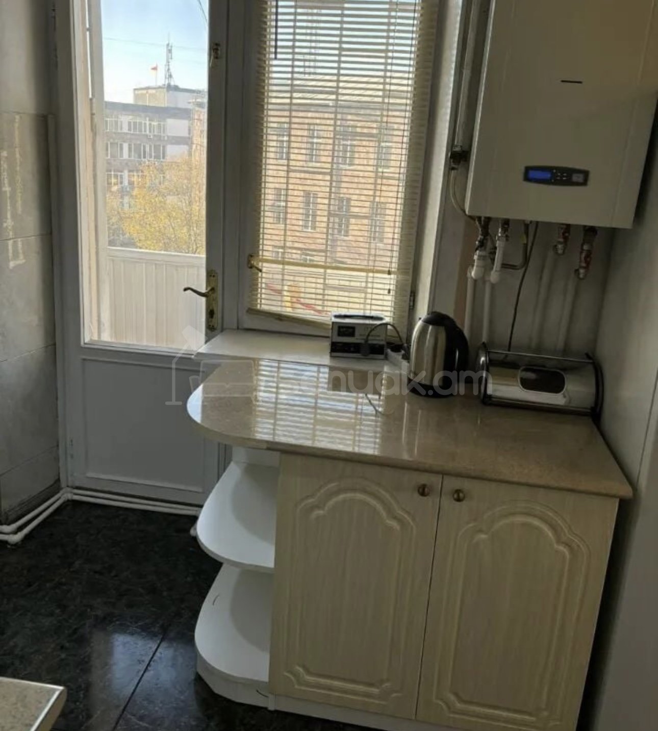 3 Սենյականոց Բնակարան Քարե Շենքում, 89քմ, 5/5 հարկ, Դիզայներական Վերանորոգված, Կահավորված, Արևկող