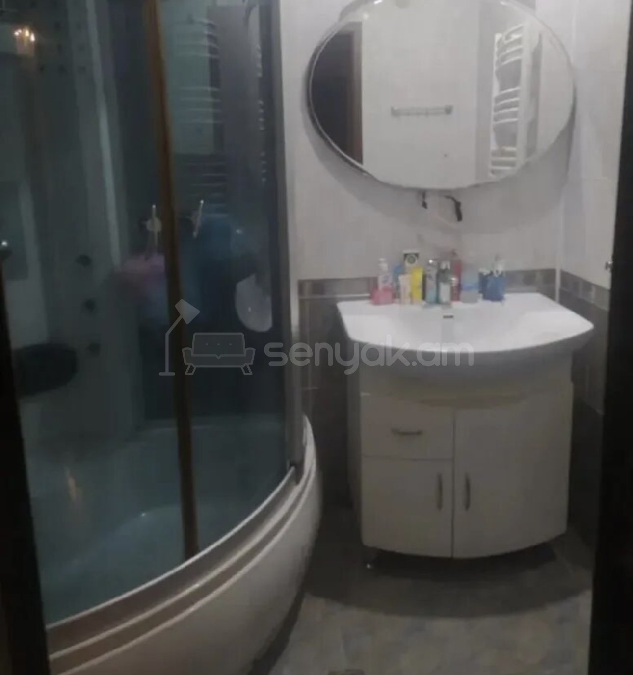 3 Սենյականոց Բնակարան, 80քմ, 1/9 հարկ, Նորմալ Վիճակում, Մասամբ Կահավորված