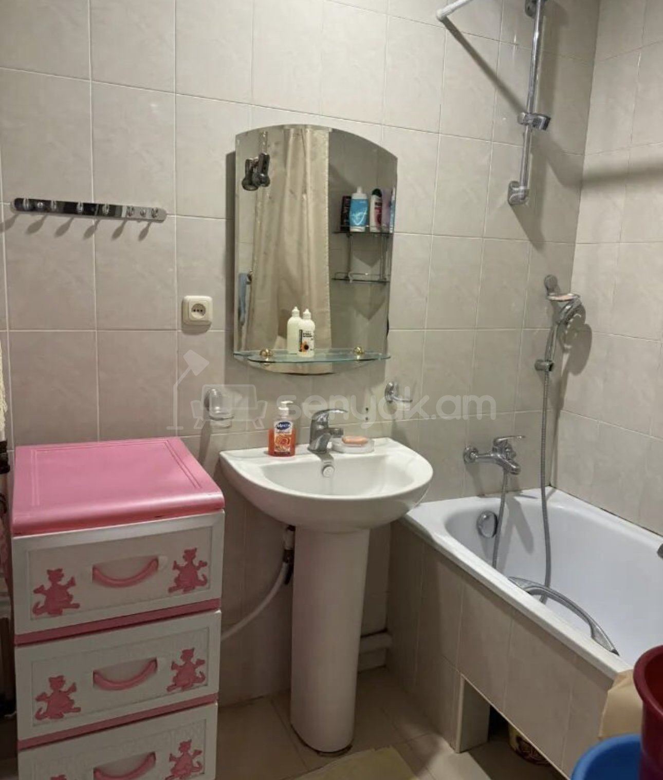 1 Սենյականոց Բնակարան, 55քմ, 2/9 հարկ, Նորմալ Վիճակում, Կահավորված, Արևկող