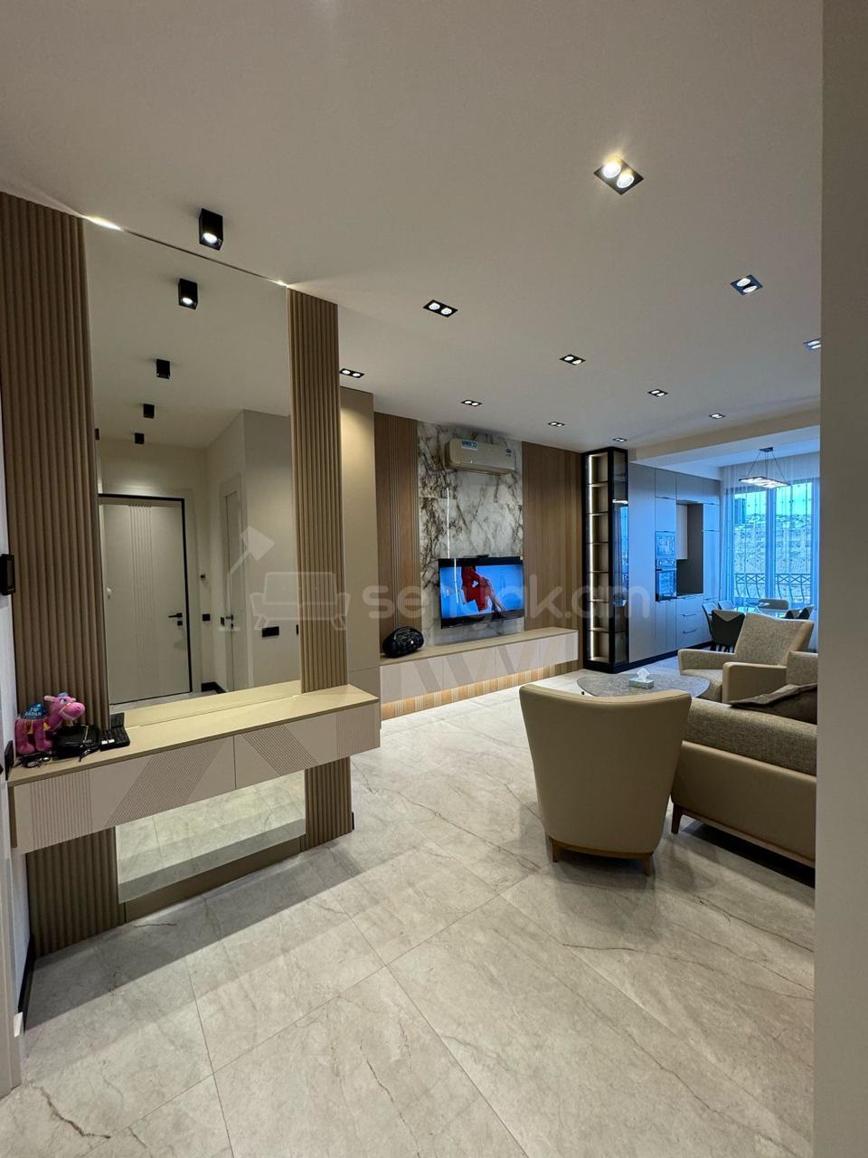 2 Սենյականոց Բնակարան Քարե Շենքում, 55քմ, 4/5 հարկ, Դիզայներական Վերանորոգված