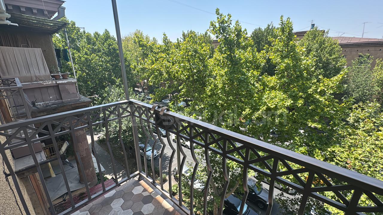 2 Սենյականոց Բնակարան Քարե Շենքում, 55քմ, 4/5 հարկ, Դիզայներական Վերանորոգված