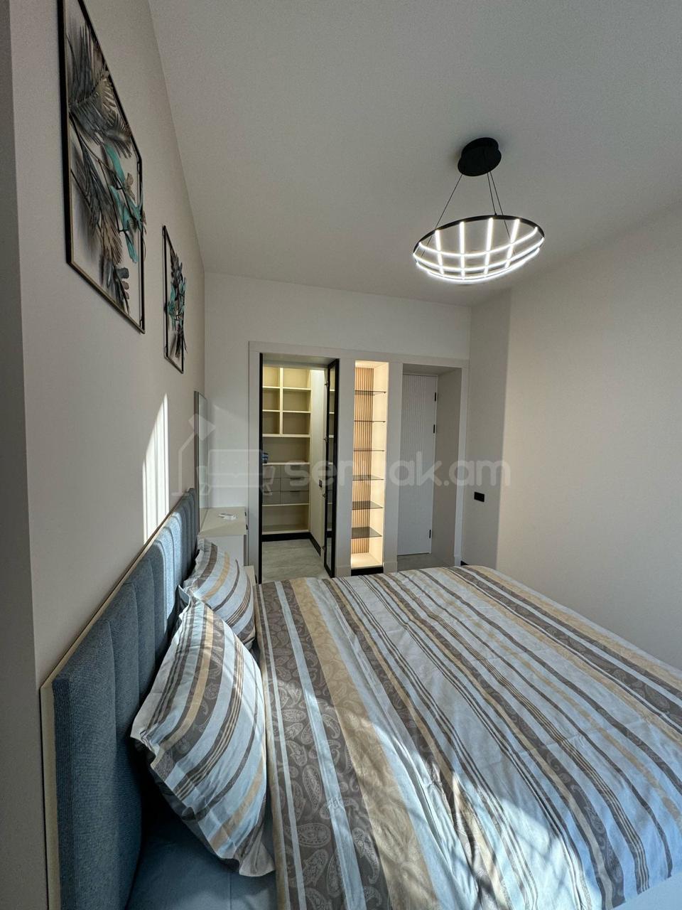 2 Սենյականոց Բնակարան Քարե Շենքում, 55քմ, 4/5 հարկ, Դիզայներական Վերանորոգված