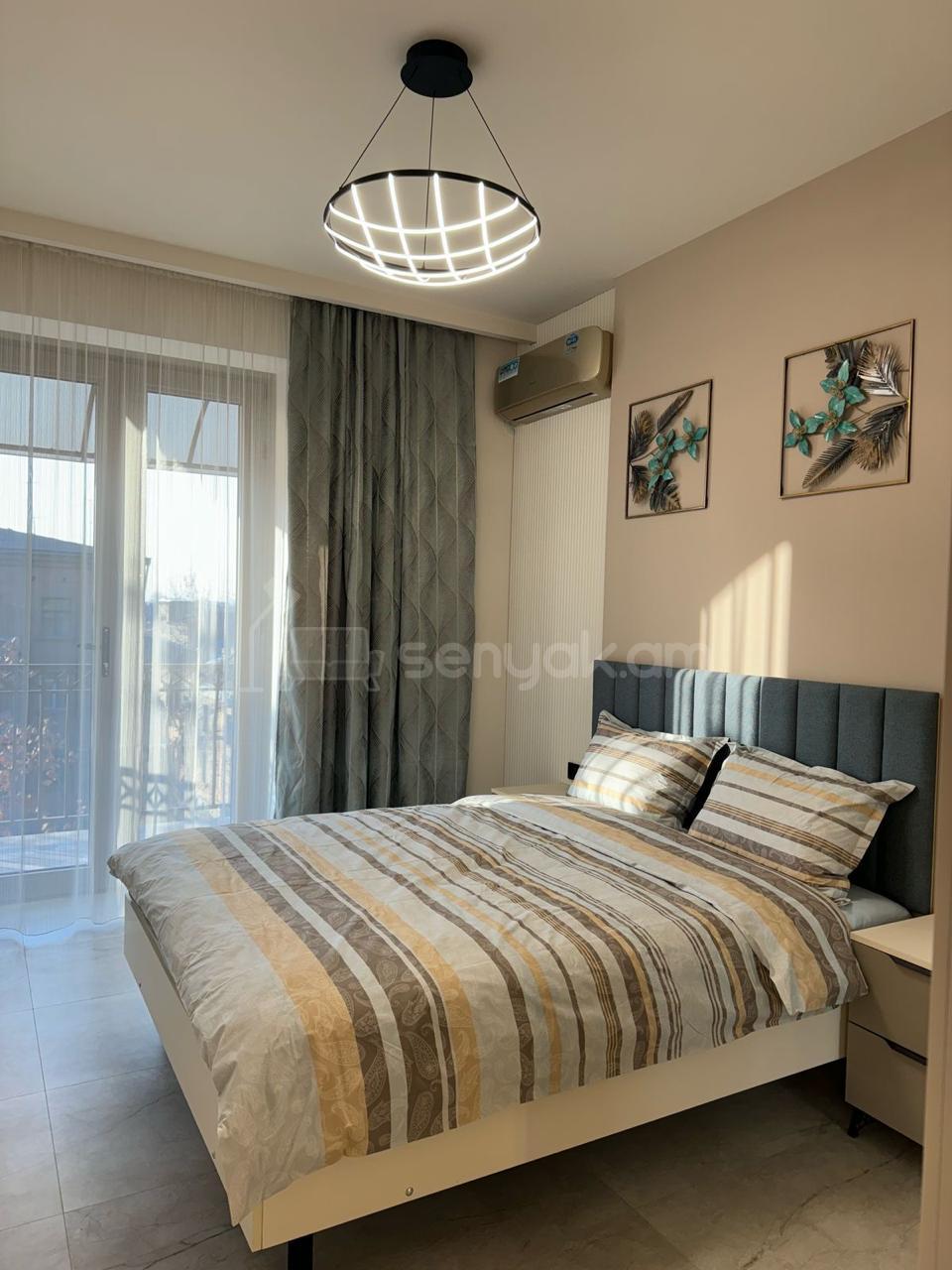 2 Սենյականոց Բնակարան Քարե Շենքում, 55քմ, 4/5 հարկ, Դիզայներական Վերանորոգված