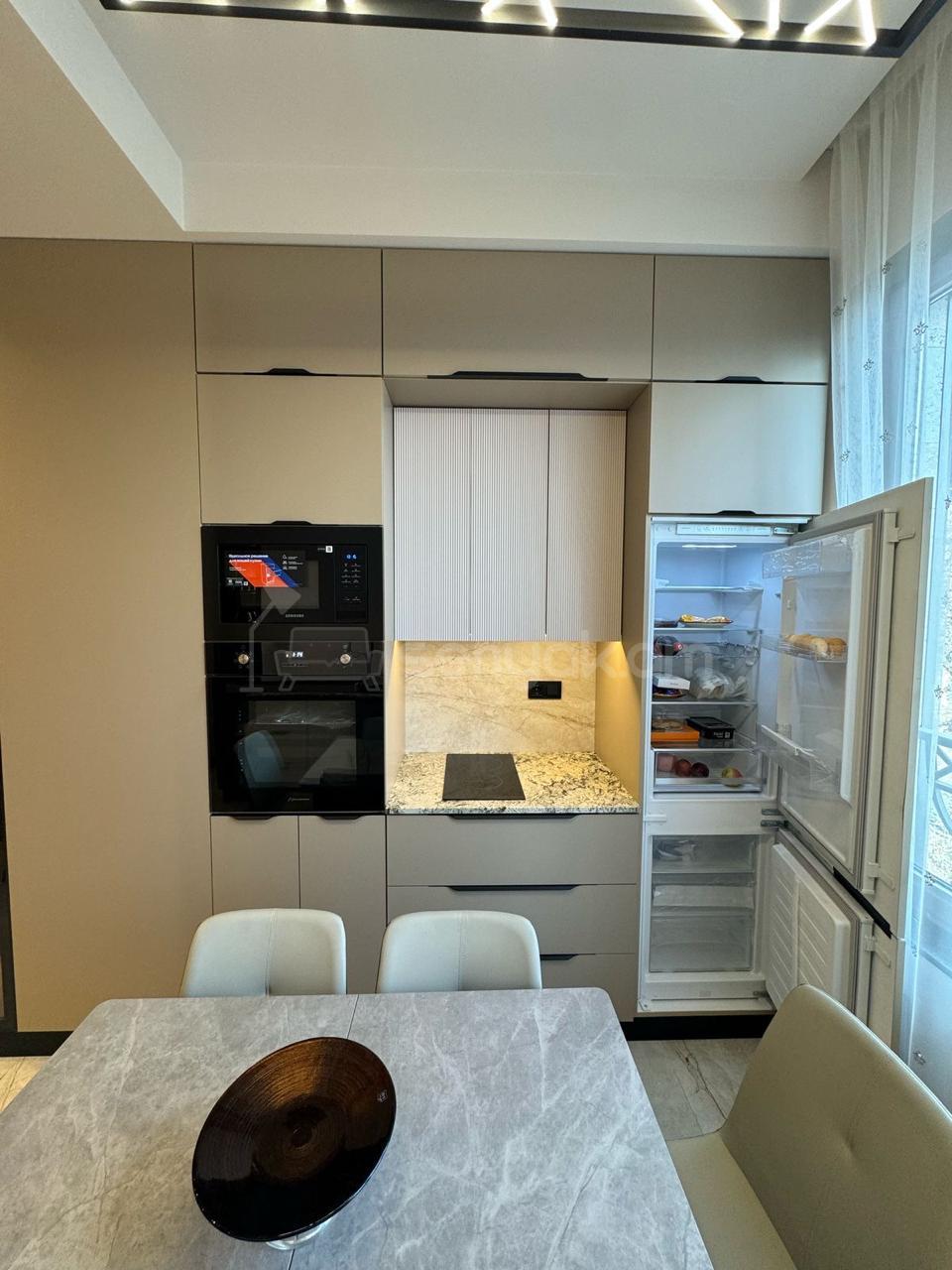 2 Սենյականոց Բնակարան Քարե Շենքում, 55քմ, 4/5 հարկ, Դիզայներական Վերանորոգված