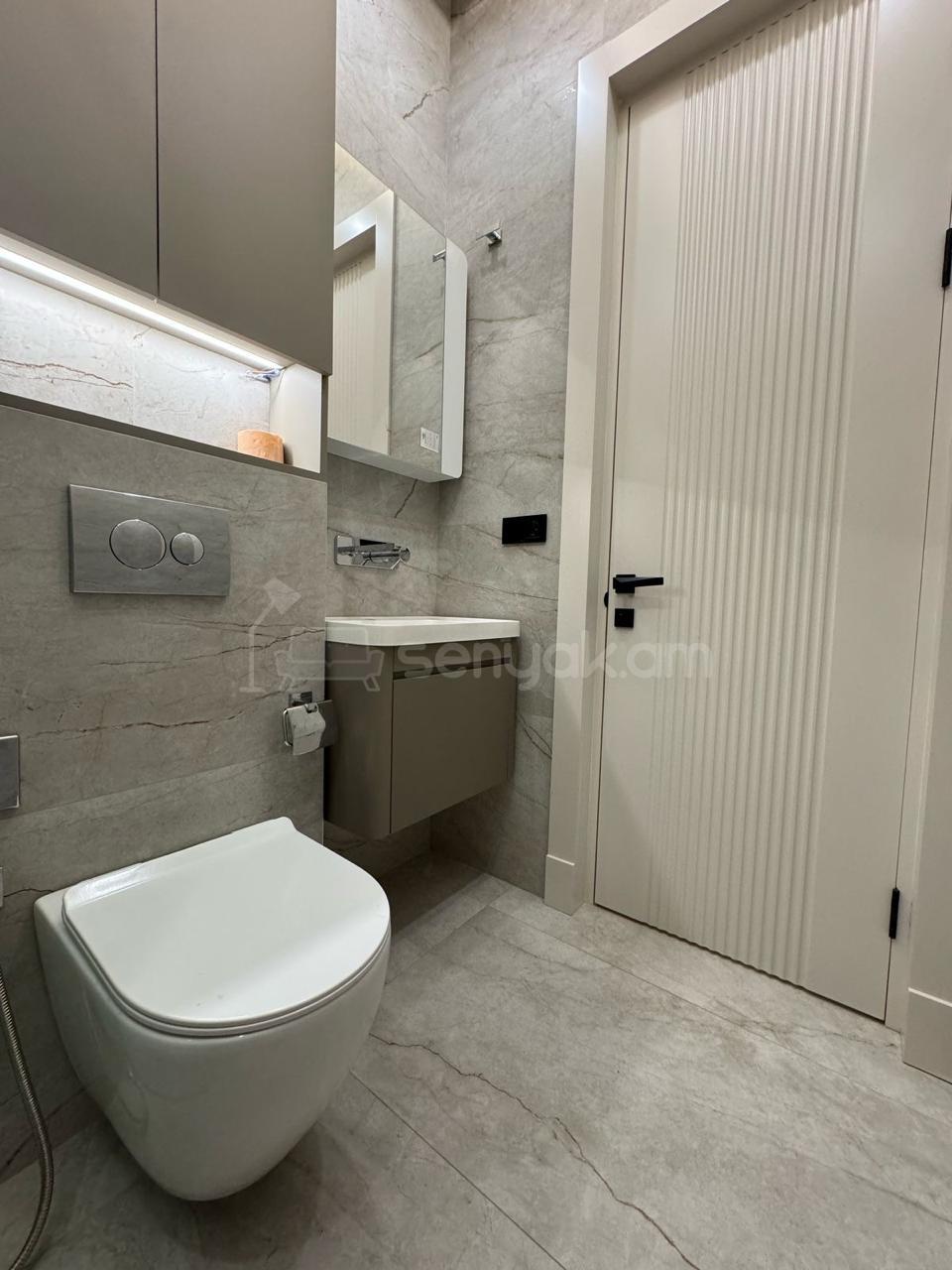 2 Սենյականոց Բնակարան Քարե Շենքում, 55քմ, 4/5 հարկ, Դիզայներական Վերանորոգված