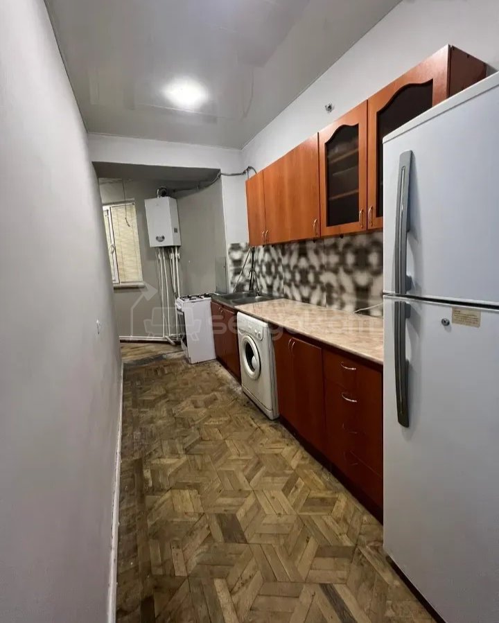 3 Սենյականոց Բնակարան Քարե Շենքում, 100քմ, 1/3 հարկ, Կոսմետիկ Վերանորոգված, Կահավորված